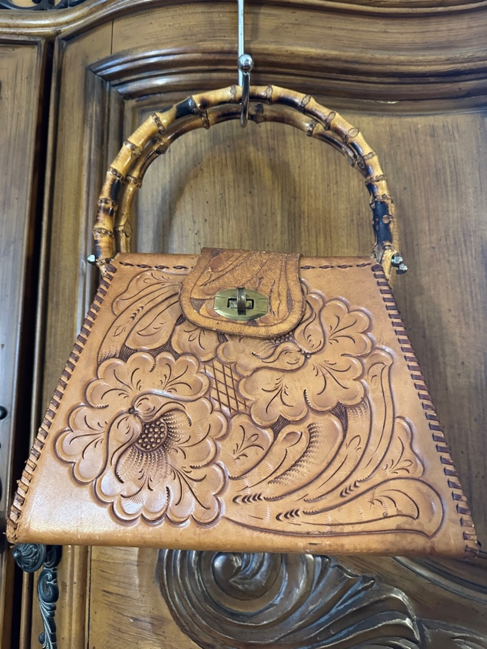Vintage Detailed Leather Floral Tooled Hand Purse With Bamboo Wooden Handles - Picture 16 of 17